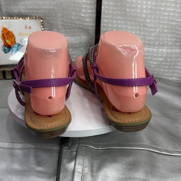 (S1) Fergalicious flat sandal with sapphire details, size 8.5 - Picture 2 of 9